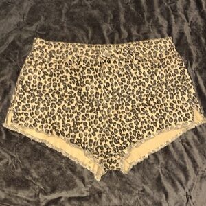 ✨Rue21 High-Rise Cheeky Leopard Print Shorts✨